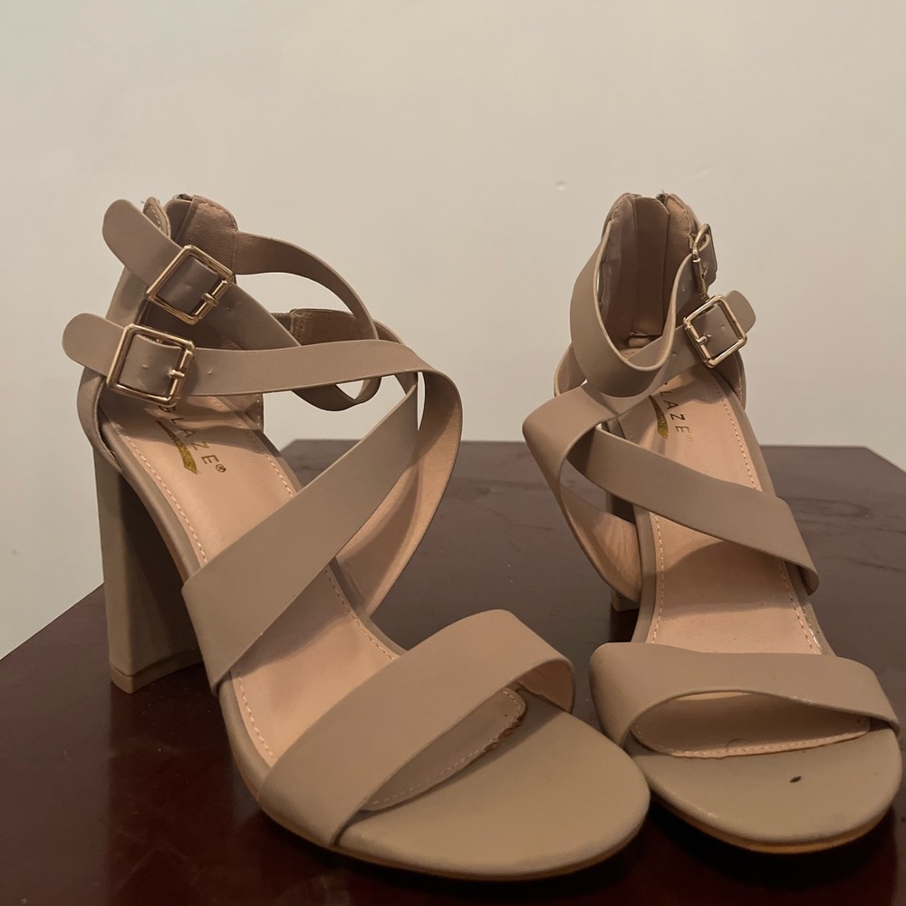 Tanned heels, comfortable wedge